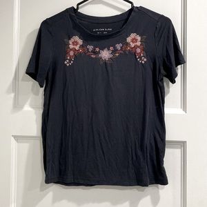 American Eagle gray flower tee